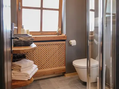 Badezimmer mit Dusche