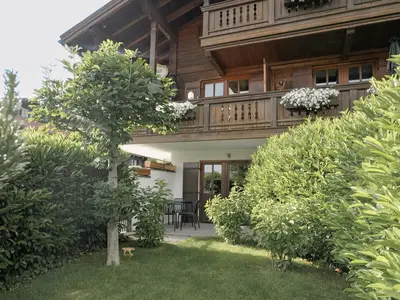 eigener Garten mit Terrasse