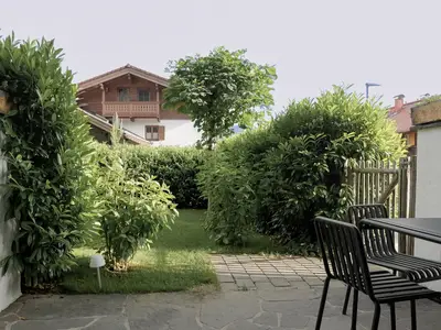 eigener Garten mit Terrasse