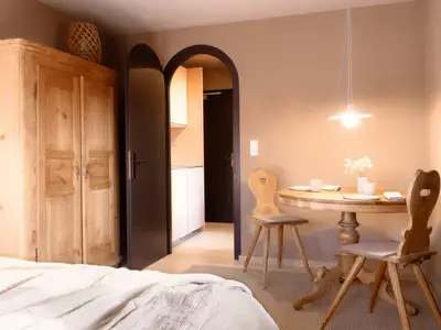 Wohn- und Schlafraum mit Essbereich