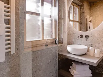 Badezimmer mit Dusche