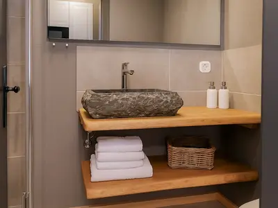 Badezimmer mit Dusche