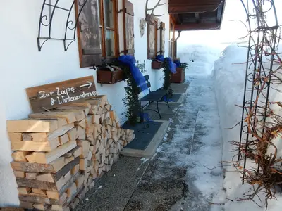 Direkter Einstieg in Loipen und Winterwanderwege am "Gästehaus Schönfeld" im Winter...