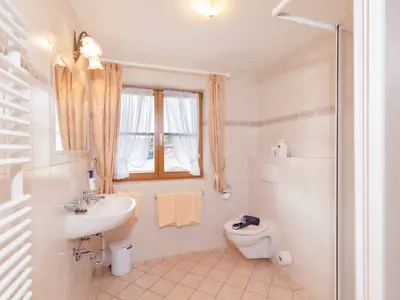 Badezimmer in der Ein-Raum Ferienwohnung im Landhaus Andrea