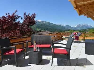 Panoramaterrasse mit Blick auf die Berge