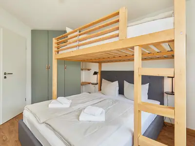 Schlafzimmer geräumigem Kleiderschrank