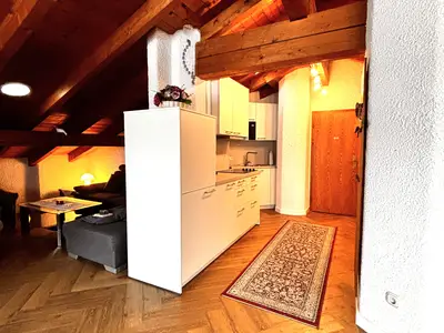 Nach der Renovierung (Januar 2026): Neuer Boden und neue Küche