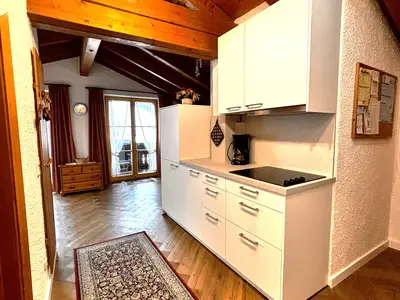 Nach der Renovierung (Januar 2026): Neue Küche und neuer Boden