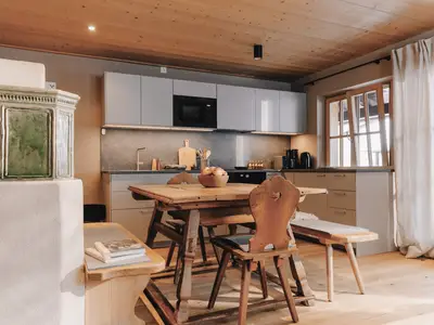 Küche, Esstisch und Wohnbereich