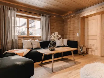 Wohnbereich mit großen Sofa