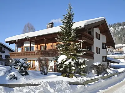 Haus am Wiesbach Boutique Ferienwohnung Chiemgau Reit im Winkl Ausssenansicht-winter.jpg