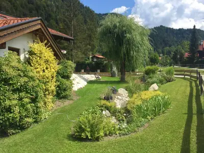Garten Ferienwohnungen Haus am Wiesbach