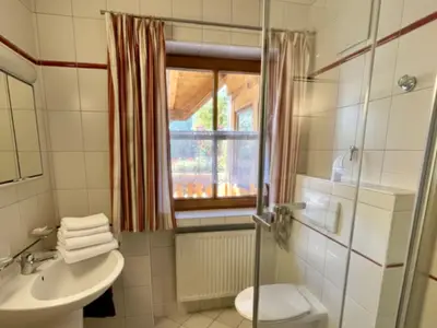 Badezimmer Ferienwohnung Alpenrose Haus am Wiesbach