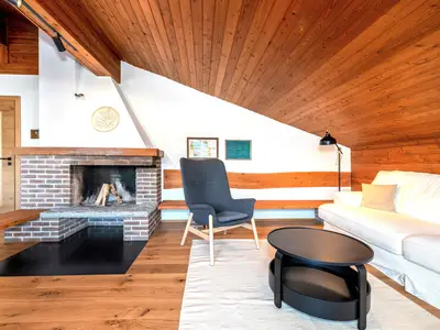 Komfortabler Sitzbereich mit Balkonzugang (2026)