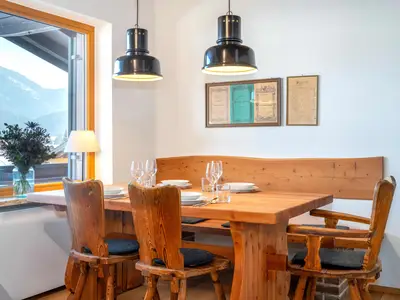 Essbereich mit Bergblick