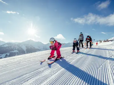 Familienshooting Kinder Abfahrt Skigebiet Alpbach