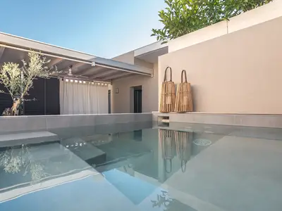 PoolOfHouse