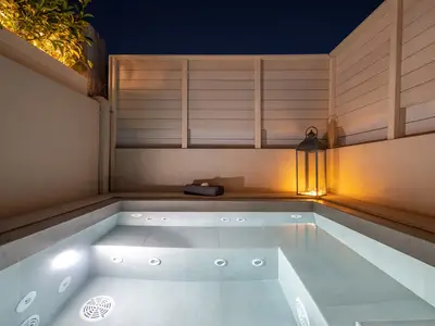 PoolOfHouse
