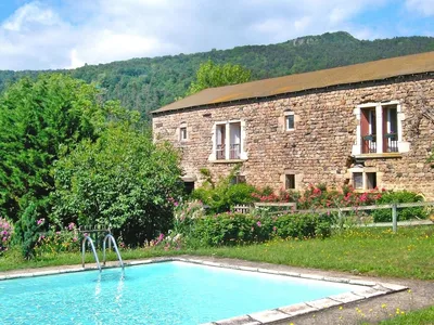 PoolOfHouse