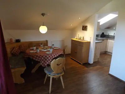 Essbereich und Blick auf die Küche