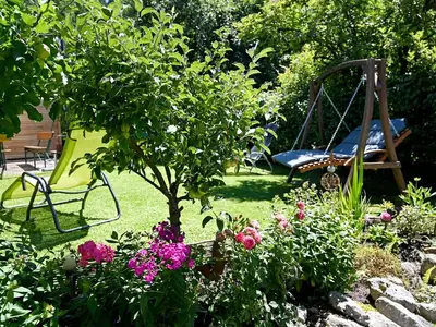 Hollywood-Liege im Garten