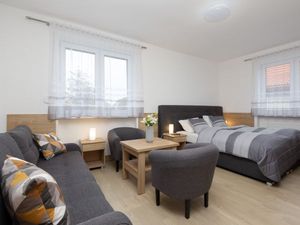 23454027-Ferienwohnung-4-Rewal-300x225-2