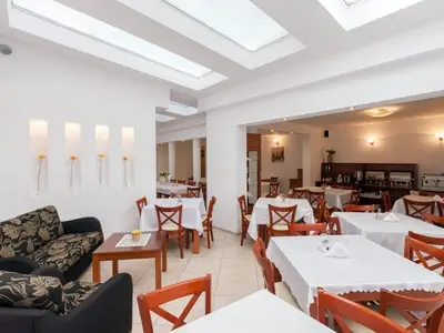DiningRoom