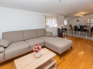 23754535-Ferienwohnung-5-Rezanci-300x225-4