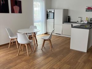 24007225-Ferienwohnung-4-Rheinhausen-300x225-3