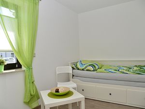 18588480-Ferienwohnung-4-Ribnitz-Damgarten-300x225-4