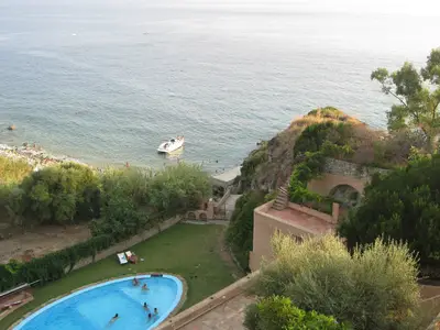 PoolOfHouse