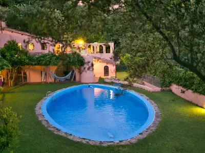 PoolOfHouse