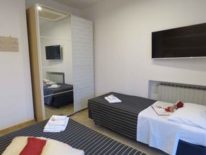 23772568-Ferienwohnung-5-Riccione-300x225-5