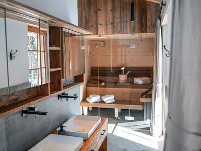65d46fd4c4af64f04b32d43d_HS5-min_Badezimmer und Sa