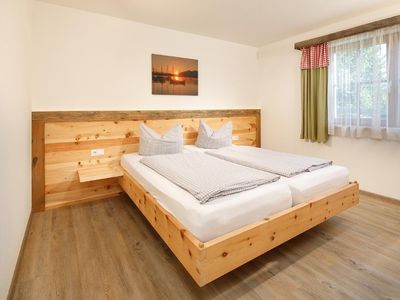 Erholsamer Schlaf im Zirbenholz-Schlafzimmer