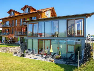 Hausansicht im Sommer