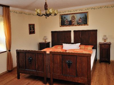 Schlafzimmer mit Doppelbett