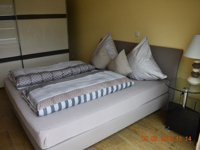 Schlafzimmer mit Boxspring-Bett