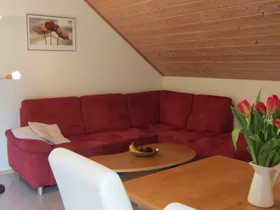 Wohnzimmer mit Esstisch