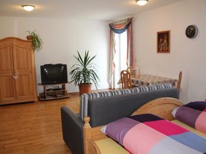 22691315-Ferienwohnung-3-Riedenburg-300x225-5