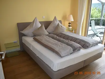 Schlafzimmer mit Boxspring-Bett