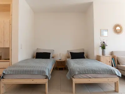 Betten (können auf Wunsch zusammengestellt werden)