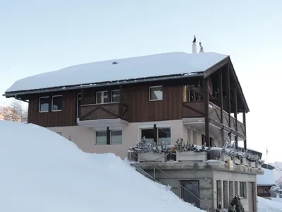 Ski-in & Ski-out! Die Wohnung liegt im Parterre, überhalb der betonierten Grundmauern.