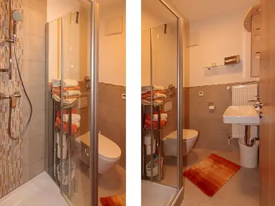 Blick ins Bad (Dusche/WC)