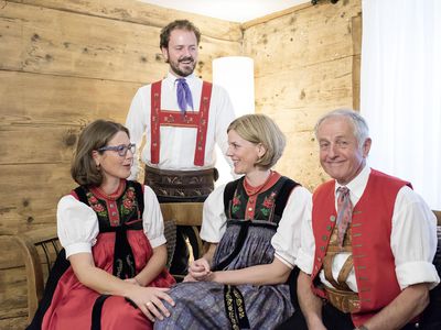 Familie Müller vom Oswalda Hus in der Walser Tracht