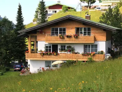 Haus im Sommer 1