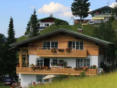 Haus im Sommer 2