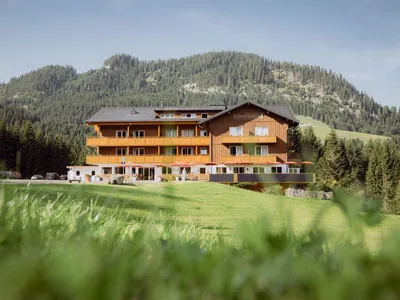 aussenansicht-hoernlepass-hotel-urlaub-kleinwasler