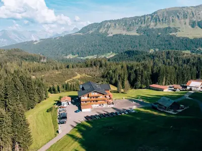 vogelperspektive-hoernlepass-urlaub-kleinwalsertal