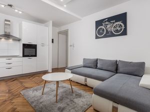 23669447-Ferienwohnung-4-Rijeka-300x225-1